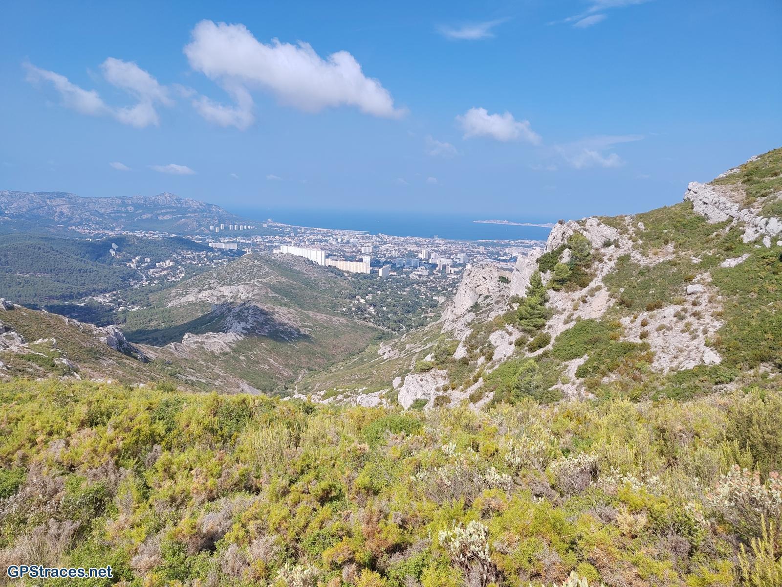 Bouches du Rhône-Autour du vallon de la Panouse, le mont Rouvière et la 'muraille de Chine'–0