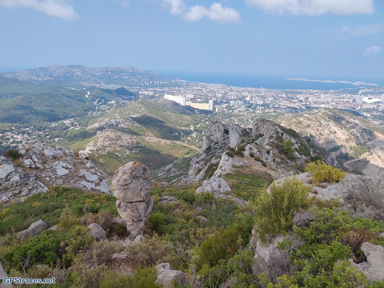 Bouches du Rhône-Autour du vallon de la Panouse, le mont Rouvière et la 'muraille de Chine'–1