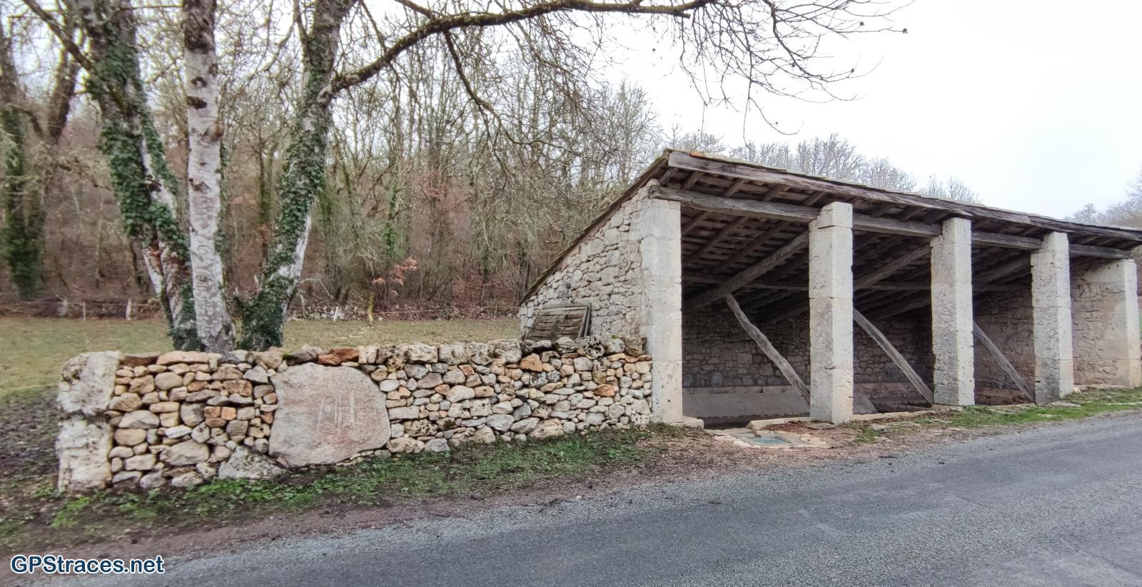 Lot-46 - Chemin des puits et lavoirs de Laburgade à Aujols–2