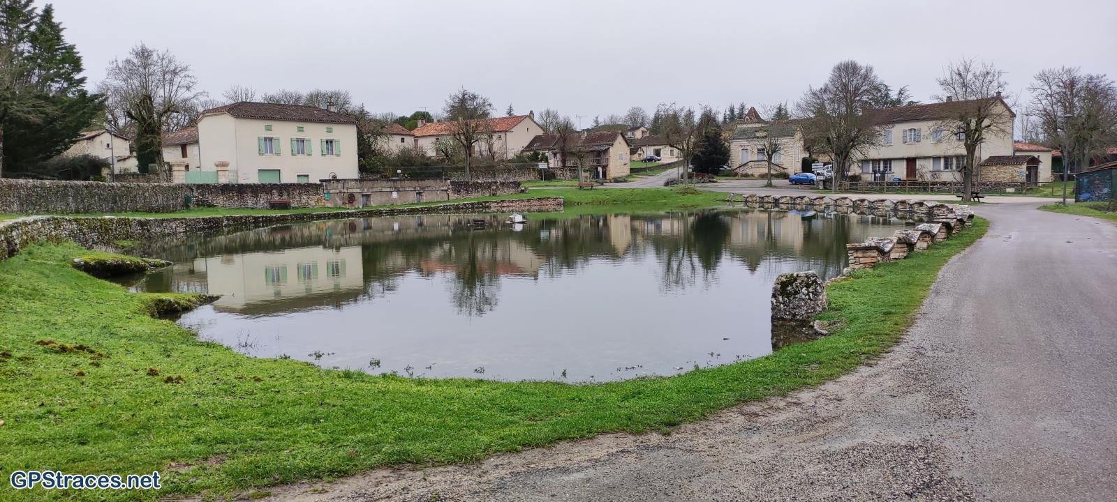 Lot-46 - Chemin des puits et lavoirs de Laburgade à Aujols–8