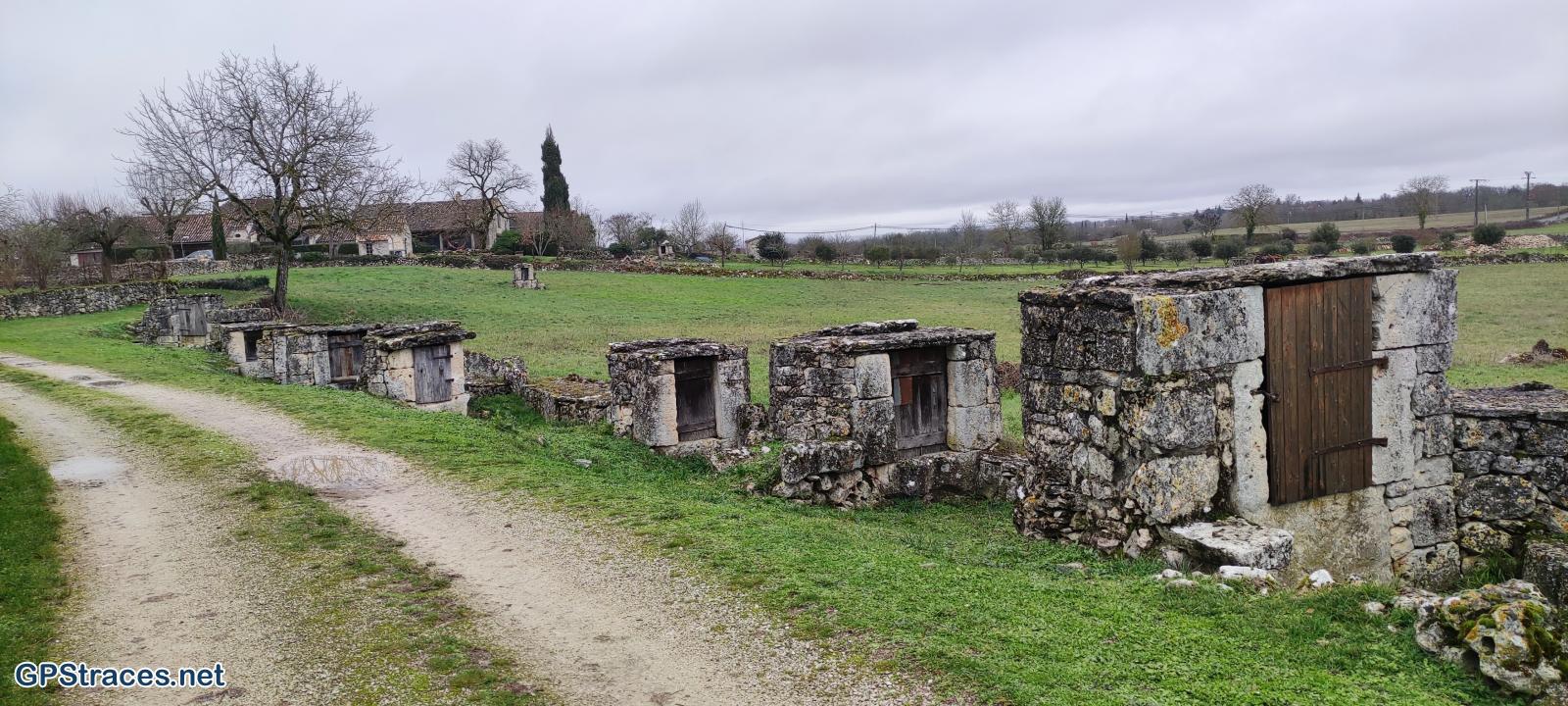 Lot-46 - Chemin des puits et lavoirs de Laburgade à Aujols–11